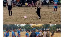 Haji Ruddy Sanjaya menendang bola simbol pertandingan segera dimulai.